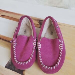 Lands’ End Kids Suede Moccasin Pink Slippers Size 12.